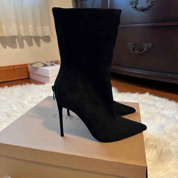 Black Suede Steve Madden Lanae bootie - Picture 5 of 6